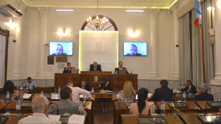 Aprobación de la Ley de Creación de 1095 cargos para profesionales de Salud