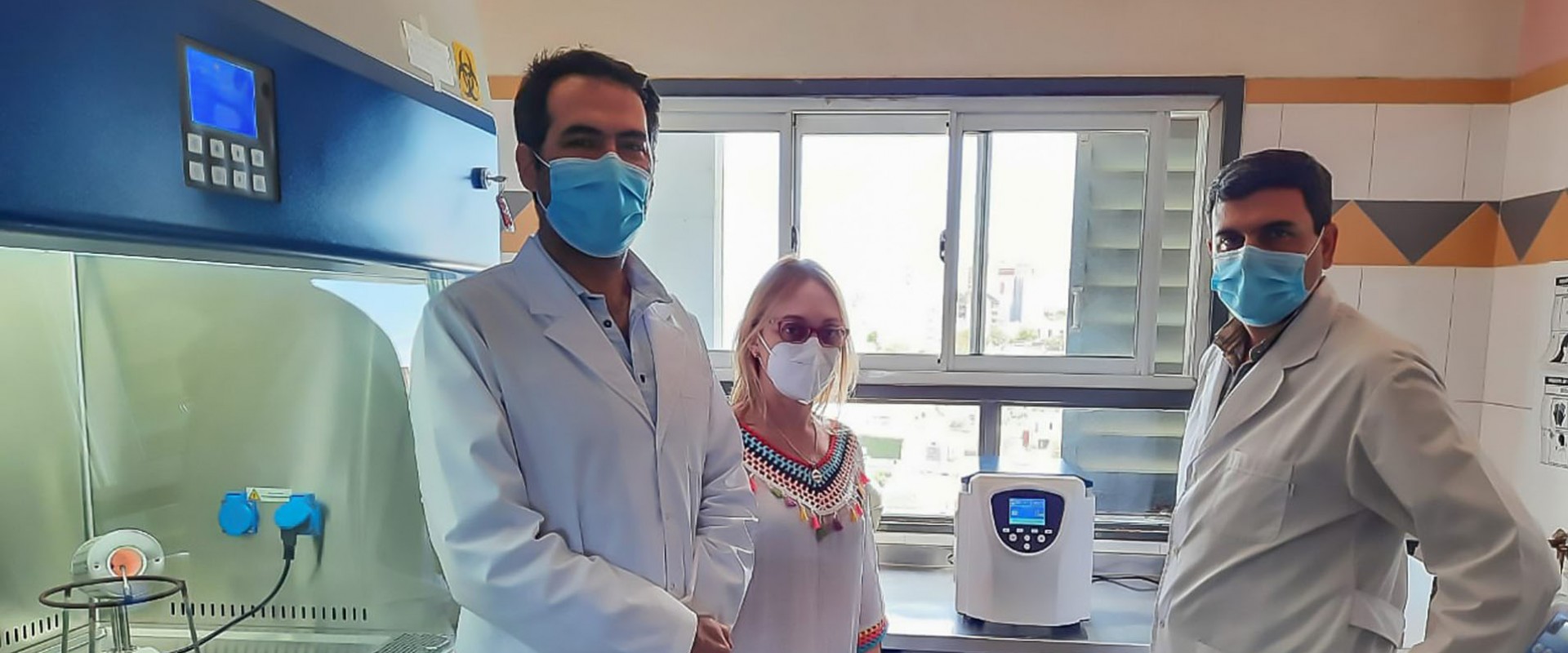 Entrega de Microcentrífuga al Laboratorio Análisis Clínicos del Hospital