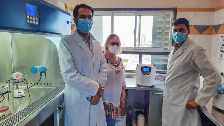 Entrega de Microcentrífuga al Laboratorio Análisis Clínicos del Hospital