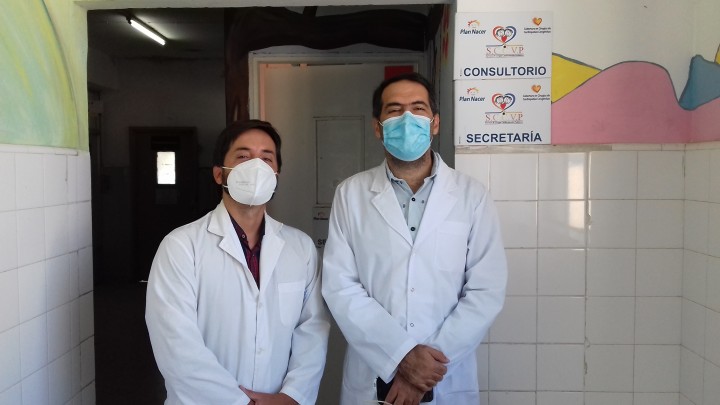 El Director del HMISR, el bioingeniero Germn Hirigoyen, junto con el Dr. Juan Ailn